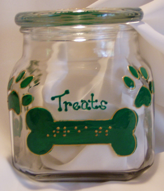 1 quart jar with word "Treats" in braille and script. Solid color paw prints with raised outlining